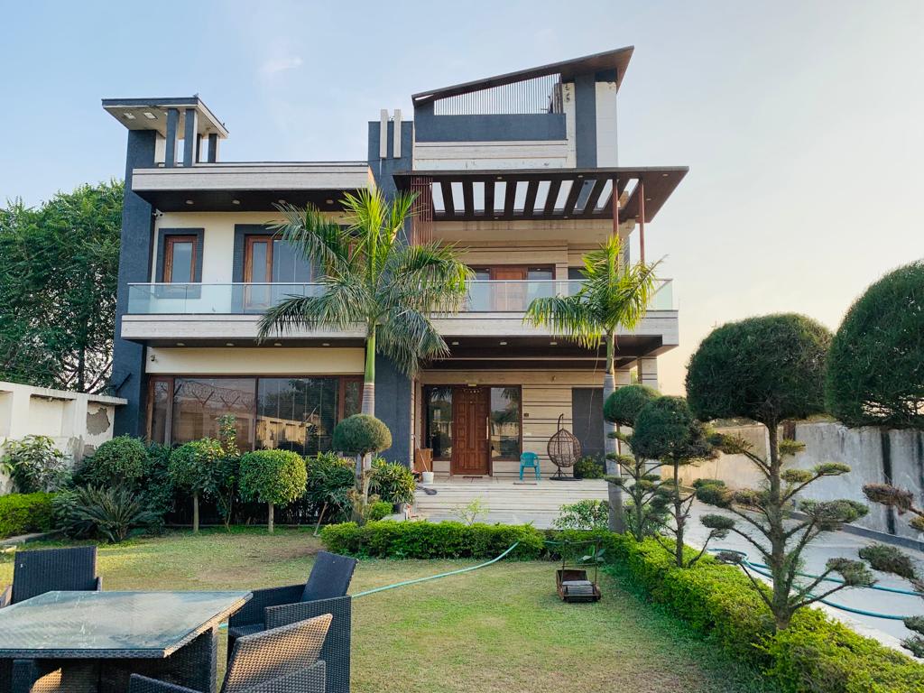 Image 2 of Luxurious 1200 SQYRD Farmhouse in Delhi – A Perfect Blend of Elegance and Serenity