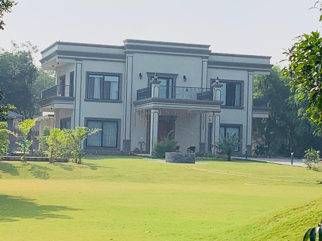 Image 1 of Premium 2.5 Acre Farmhouse in Chattarpur Delhi for sale 